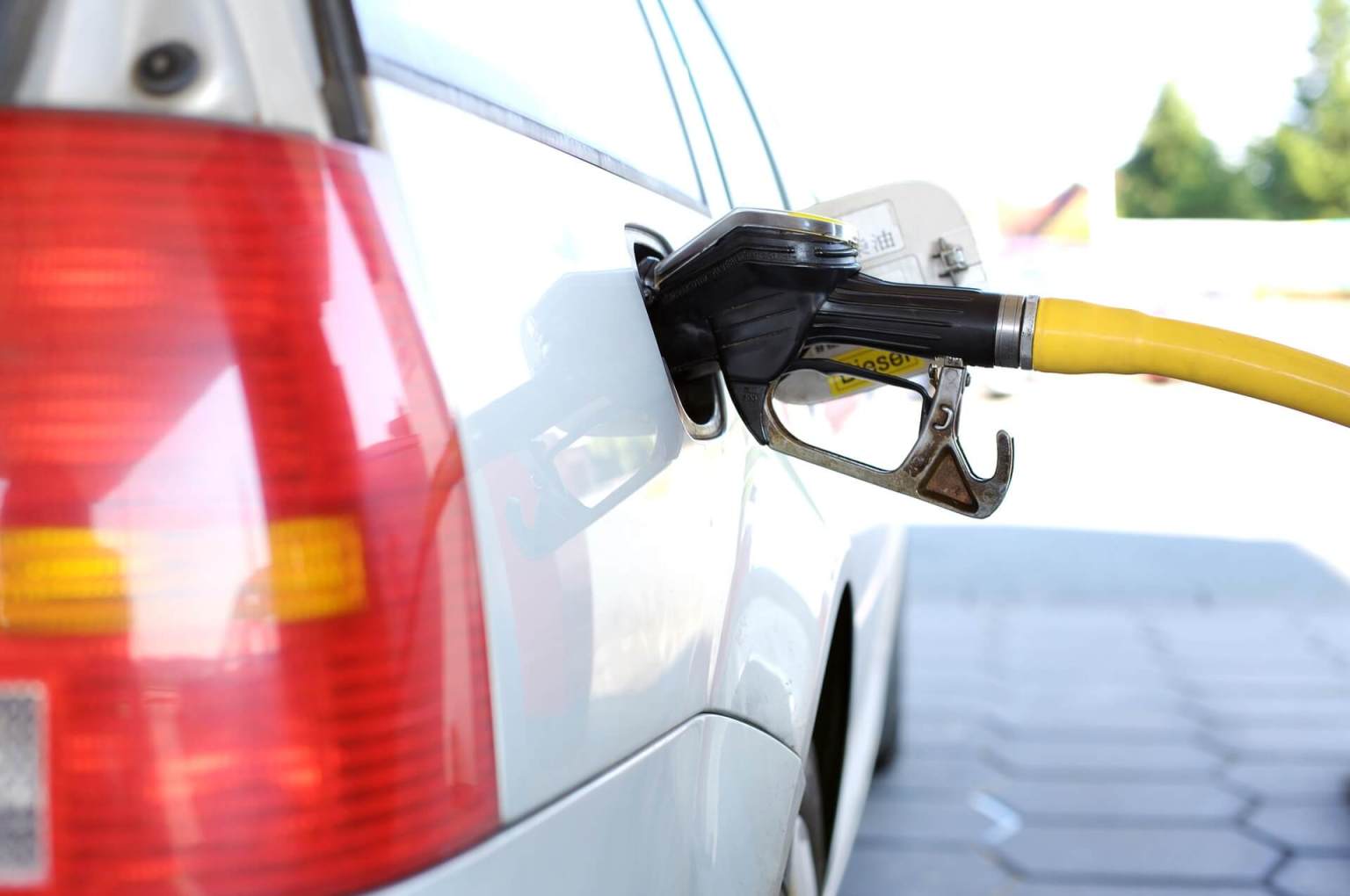 7 techniques to improve fuel efficiency while driving | Carnex Blog