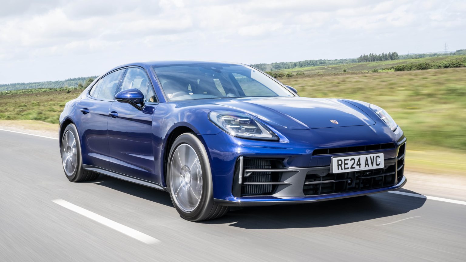 10 Best Road Trip Cars for Long-Distance Comfort And Luxury - DAX Street